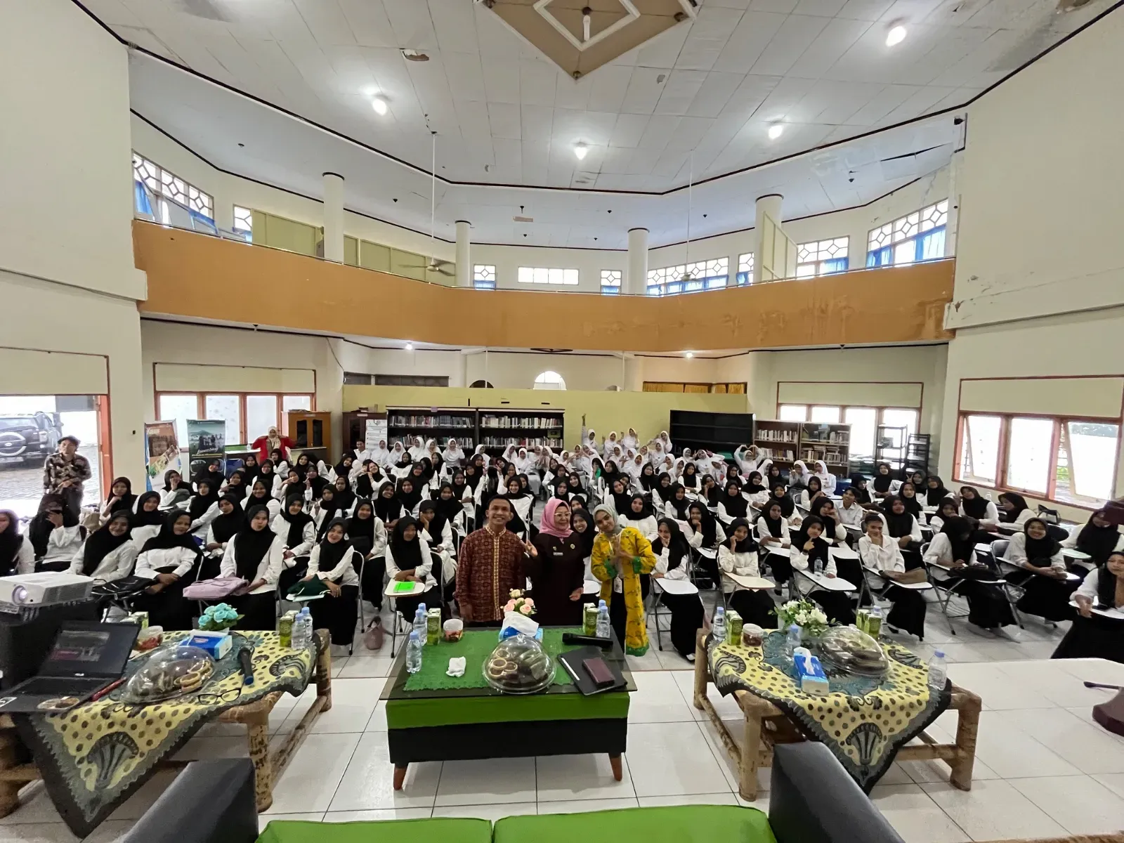 Foto kegiatan kegiatan praktikum mahasiswa